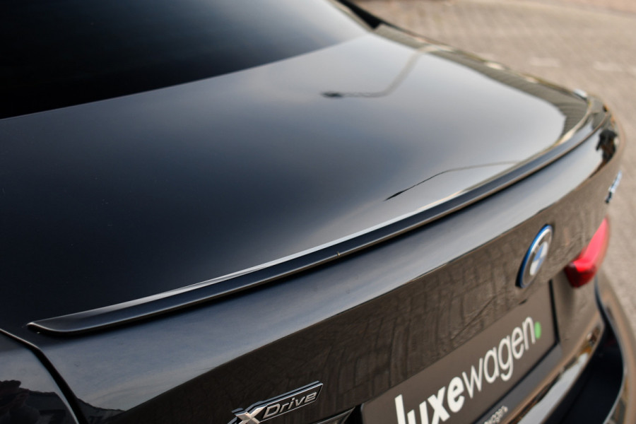 BMW 3-serie 330e xDrive M-Sport Pro Pano M-zetels ACC HUD 19inch El-klep