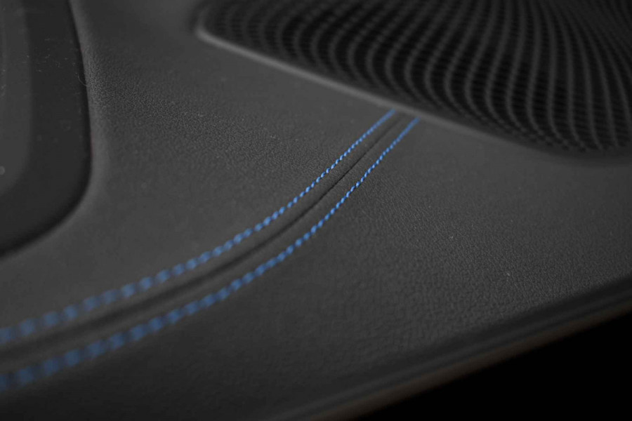 BMW 3-serie 330e xDrive M-Sport Pro Pano M-zetels ACC HUD 19inch El-klep