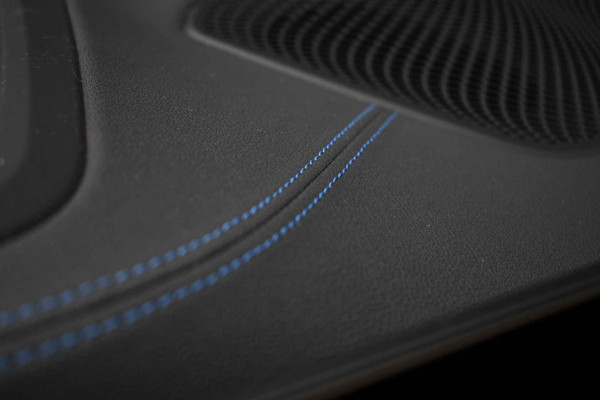 BMW 3-serie 330e xDrive M-Sport Pro Pano M-zetels ACC HUD 19inch El-klep