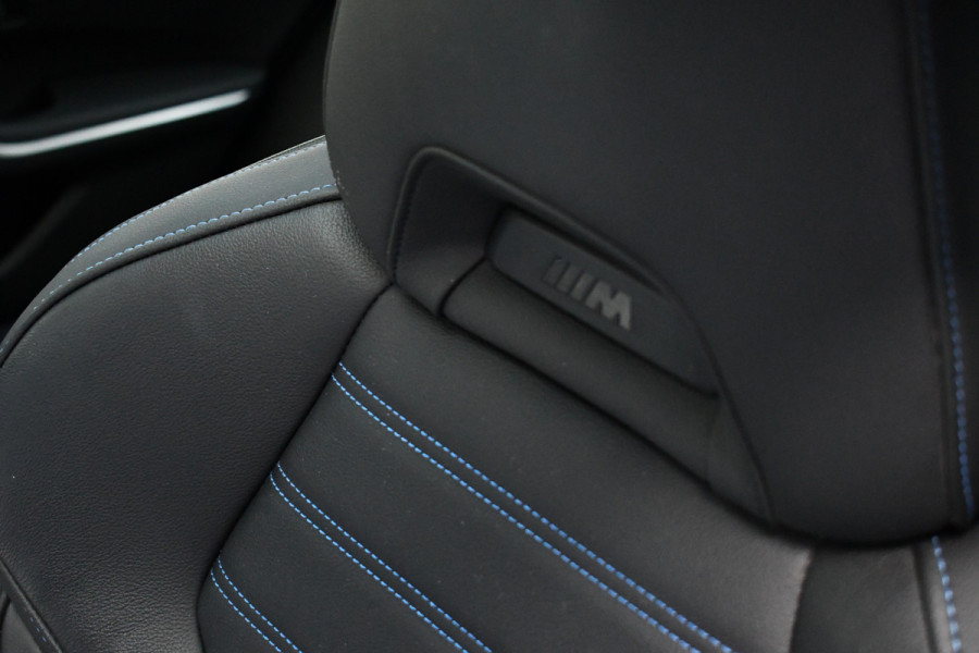 BMW 3-serie 330e xDrive M-Sport Pro Pano M-zetels ACC HUD 19inch El-klep