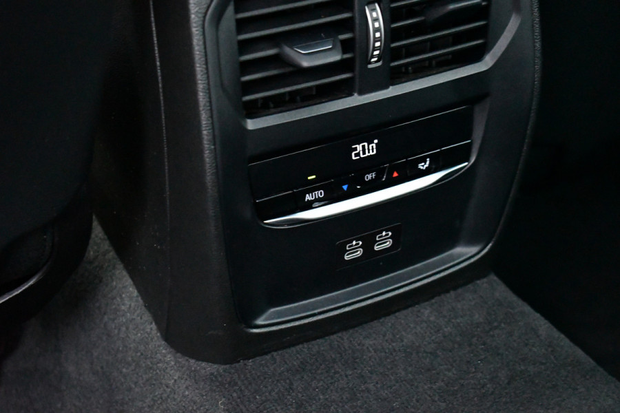 BMW 3-serie 330e xDrive M-Sport Pro Pano M-zetels ACC HUD 19inch El-klep