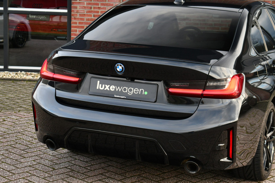 BMW 3-serie 330e xDrive M-Sport Pro Pano M-zetels ACC HUD 19inch El-klep