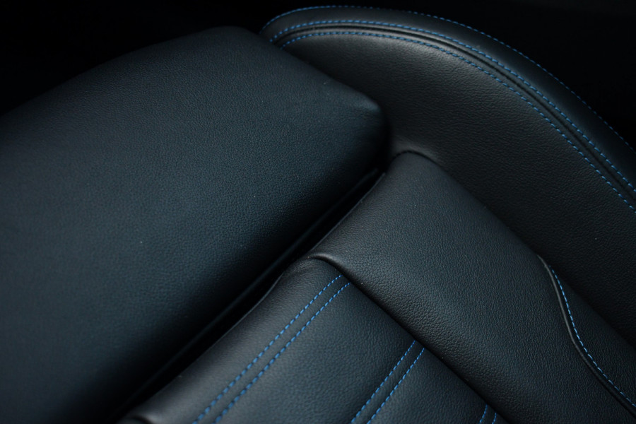 BMW 3-serie 330e xDrive M-Sport Pro Pano M-zetels ACC HUD 19inch El-klep