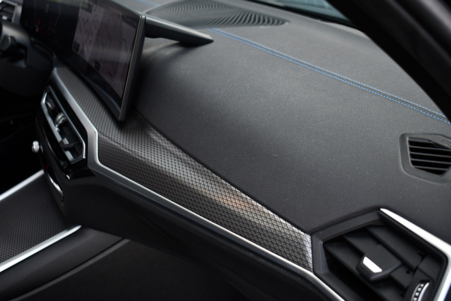 BMW 3-serie 330e xDrive M-Sport Pro Pano M-zetels ACC HUD 19inch El-klep