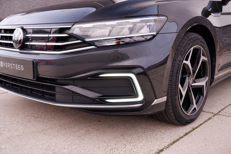 Volkswagen Passat Variant 1.4 TSI PHEV GTE Business | Pano | Elek. Trekhaak | Camera | Carplay | Navi | LED