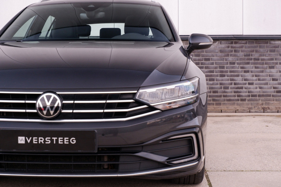 Volkswagen Passat Variant 1.4 TSI PHEV GTE Business | Pano | Elek. Trekhaak | Camera | Carplay | Navi | LED