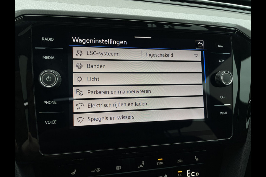 Volkswagen Passat Variant 1.4 TSI PHEV GTE Business | Pano | Elek. Trekhaak | Camera | Carplay | Navi | LED