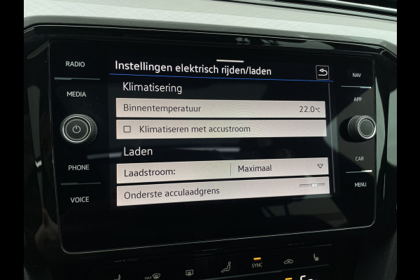 Volkswagen Passat Variant 1.4 TSI PHEV GTE Business | Pano | Elek. Trekhaak | Camera | Carplay | Navi | LED