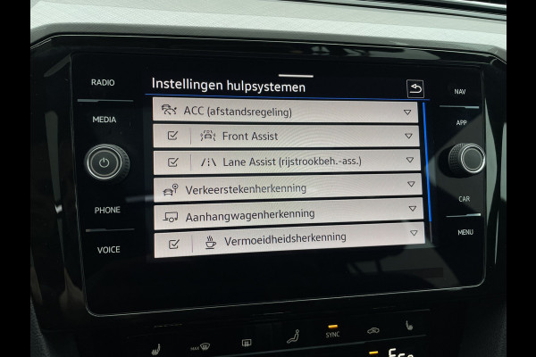 Volkswagen Passat Variant 1.4 TSI PHEV GTE Business | Pano | Elek. Trekhaak | Camera | Carplay | Navi | LED