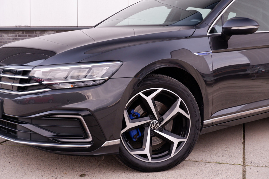Volkswagen Passat Variant 1.4 TSI PHEV GTE Business | Pano | Elek. Trekhaak | Camera | Carplay | Navi | LED
