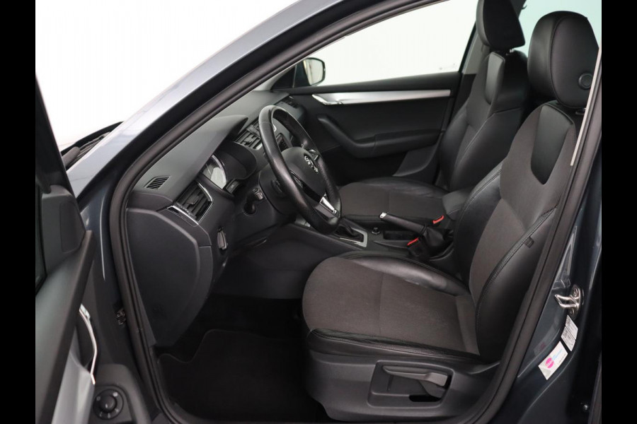Škoda Octavia 1.0 TSI Ambition | Stoelverwarming | Trekhaak | Half leder | Carplay | Navigatie | DAB | Climate control | Cruise control | Parkeerhulp | Bluetooth