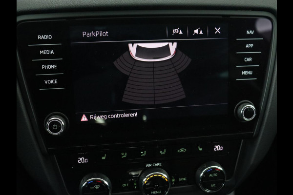Škoda Octavia 1.0 TSI Ambition | Stoelverwarming | Trekhaak | Half leder | Carplay | Navigatie | DAB | Climate control | Cruise control | Parkeerhulp | Bluetooth