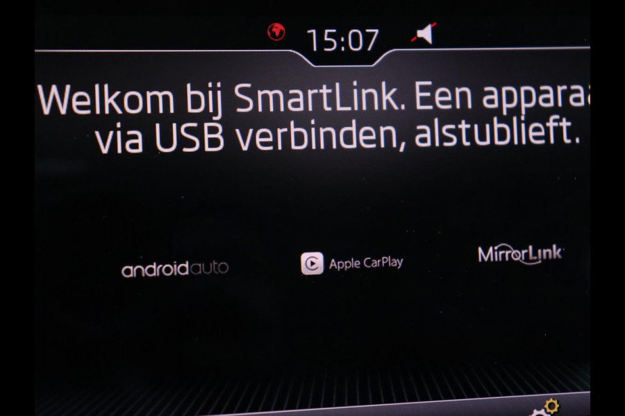 Škoda Octavia 1.0 TSI Ambition | Stoelverwarming | Trekhaak | Half leder | Carplay | Navigatie | DAB | Climate control | Cruise control | Parkeerhulp | Bluetooth