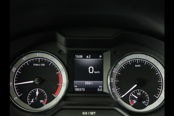 Škoda Octavia 1.0 TSI Ambition | Stoelverwarming | Trekhaak | Half leder | Carplay | Navigatie | DAB | Climate control | Cruise control | Parkeerhulp | Bluetooth