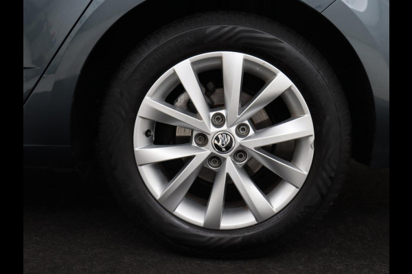 Škoda Octavia 1.0 TSI Ambition | Stoelverwarming | Trekhaak | Half leder | Carplay | Navigatie | DAB | Climate control | Cruise control | Parkeerhulp | Bluetooth