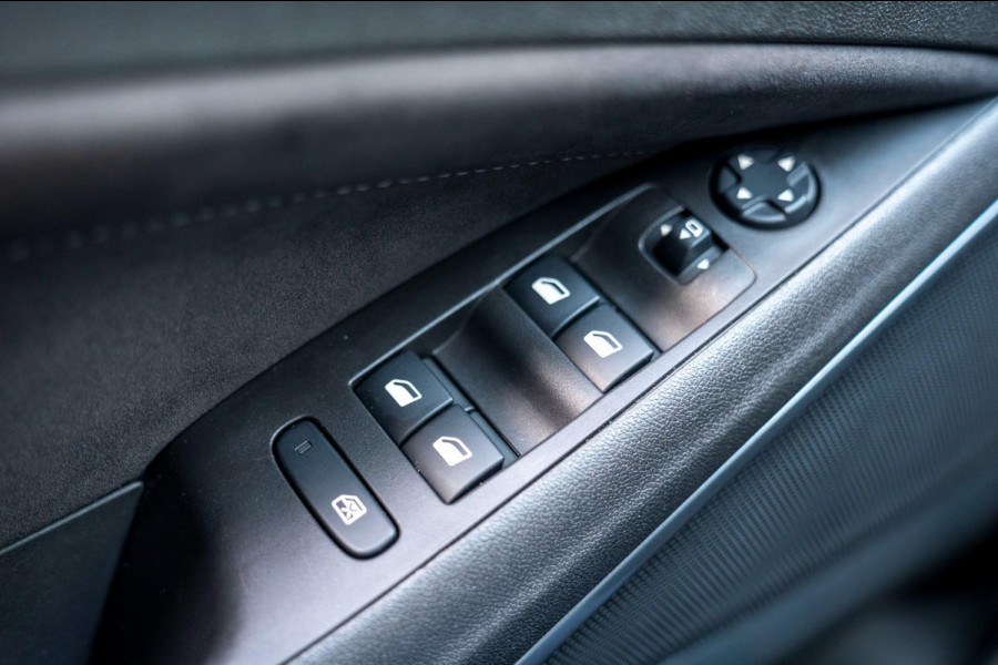 Opel Crossland 1.2 Turbo Ultimate|Prijs rijklaar incl. 12 mnd garantie| LMV Carplay/Android auto PDC Blindspot Camera