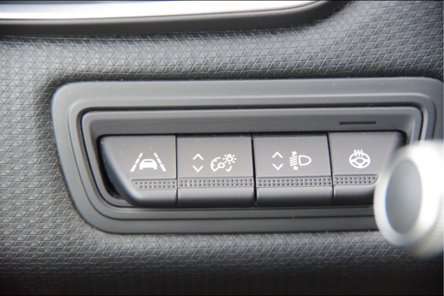 Renault Clio 1.3 TCe Initiale Paris 131PK AUT. LED, LEDER, KEYLESS, CAMERA, STOEL/STUURVERWARMING, NAVI, CRUISE, CLIMA