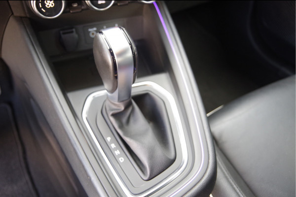 Renault Clio 1.3 TCe Initiale Paris 131PK AUT. LED, LEDER, KEYLESS, CAMERA, STOEL/STUURVERWARMING, NAVI, CRUISE, CLIMA