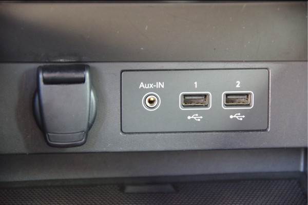 Renault Clio 1.3 TCe Initiale Paris 131PK AUT. LED, LEDER, KEYLESS, CAMERA, STOEL/STUURVERWARMING, NAVI, CRUISE, CLIMA