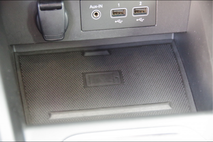 Renault Clio 1.3 TCe Initiale Paris 131PK AUT. LED, LEDER, KEYLESS, CAMERA, STOEL/STUURVERWARMING, NAVI, CRUISE, CLIMA