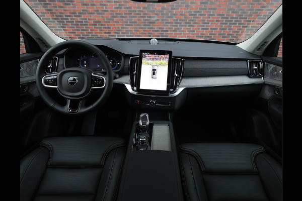 Volvo XC90 T8 AWD Ultra Dark | Pano - Trekhaak - B&W