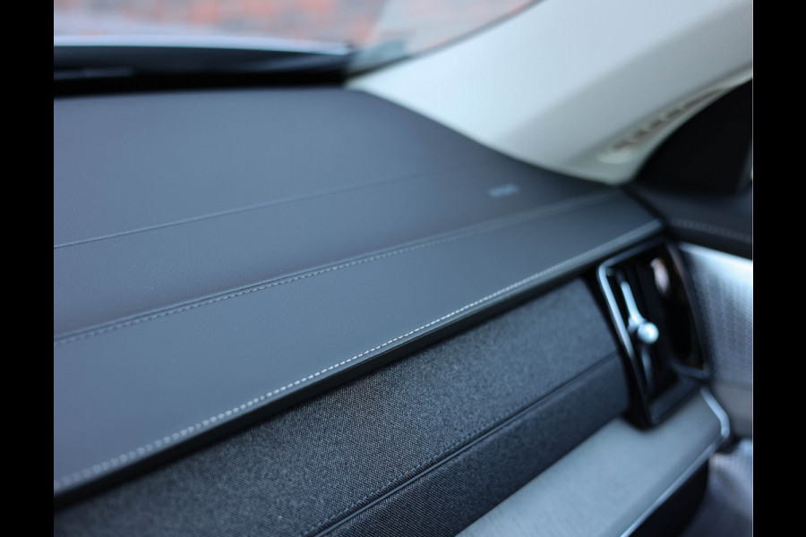 Volvo XC90 T8 AWD Ultra Dark | Pano - Trekhaak - B&W