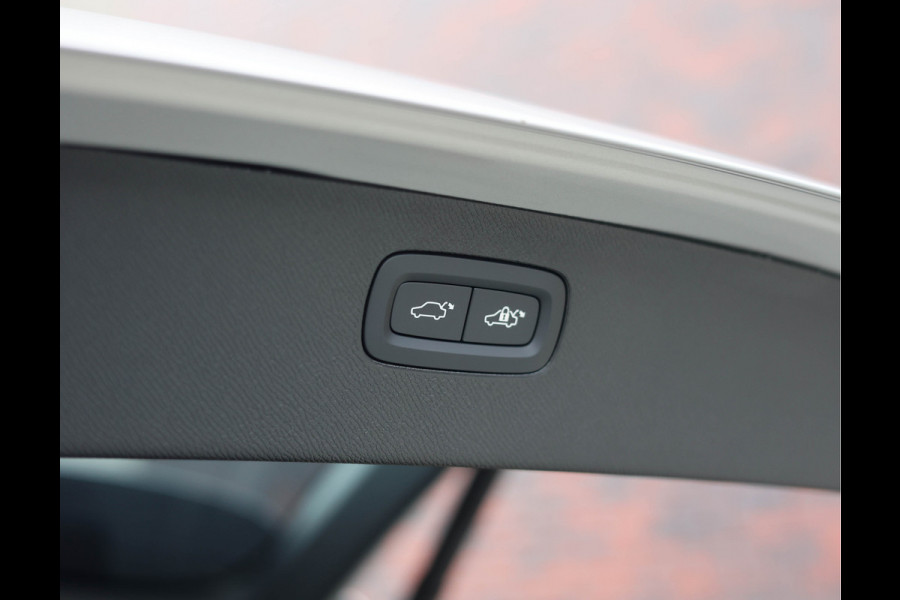 Volvo XC90 T8 AWD Ultra Dark | Pano - Trekhaak - B&W