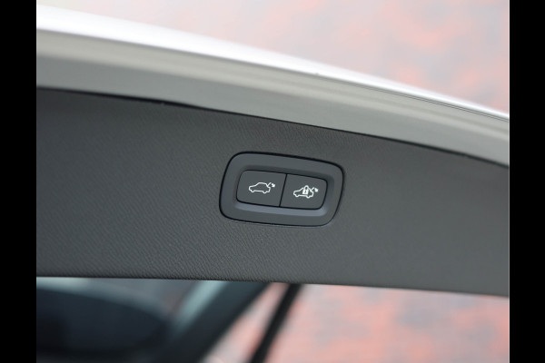 Volvo XC90 T8 AWD Ultra Dark | Pano - Trekhaak - B&W