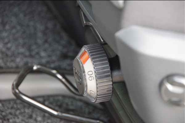 Volkswagen Crafter 35 2.0 TDI L3H3 177PK AUT. 2X SCHUIFDEUR, LED, TREKHAAK, STOELVERWARMING, CAMERA, NAVI, CRUISE, AIRCO, PARKEERSENSOREN, NIEUW!