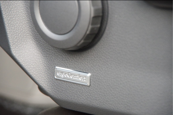 Volkswagen Crafter 35 2.0 TDI L3H3 177PK AUT. 2X SCHUIFDEUR, LED, TREKHAAK, STOELVERWARMING, CAMERA, NAVI, CRUISE, AIRCO, PARKEERSENSOREN, NIEUW!