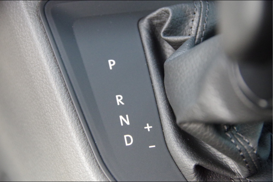 Volkswagen Crafter 35 2.0 TDI L3H3 177PK AUT. 2X SCHUIFDEUR, LED, TREKHAAK, STOELVERWARMING, CAMERA, NAVI, CRUISE, AIRCO, PARKEERSENSOREN, NIEUW!