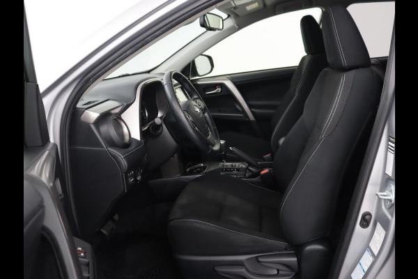 Toyota RAV4 2.5 Hybrid AWD Dynamic | Stoel & stuurverwarming | Adaptive cruise | Trekhaak | Camera | Navigatie | Climate control | Bluetooth