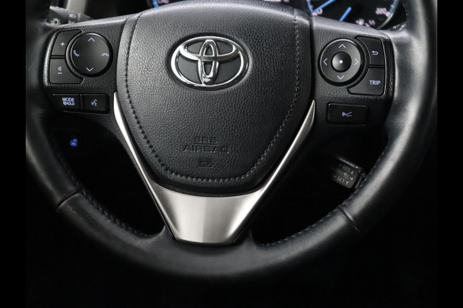 Toyota RAV4 2.5 Hybrid AWD Dynamic | Stoel & stuurverwarming | Adaptive cruise | Trekhaak | Camera | Navigatie | Climate control | Bluetooth