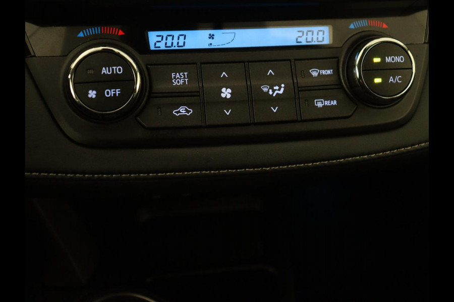 Toyota RAV4 2.5 Hybrid AWD Dynamic | Stoel & stuurverwarming | Adaptive cruise | Trekhaak | Camera | Navigatie | Climate control | Bluetooth