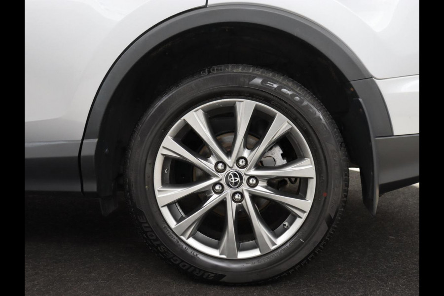 Toyota RAV4 2.5 Hybrid AWD Dynamic | Stoel & stuurverwarming | Adaptive cruise | Trekhaak | Camera | Navigatie | Climate control | Bluetooth