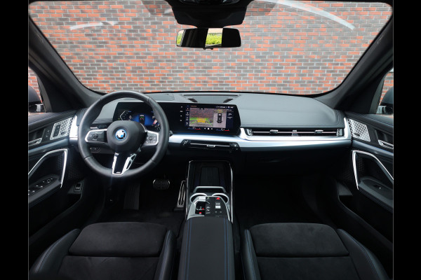 BMW X1 30e xDrive | M Sport Pro - Pano - H&K