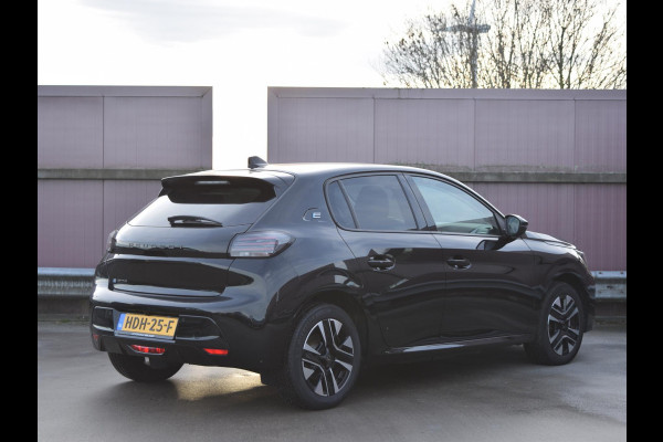 Peugeot e-208 EV Allure Avantage 51 kWh WARMTEPOMP | NAVI & CARPLAY | CAMERA MET SENSOREN |