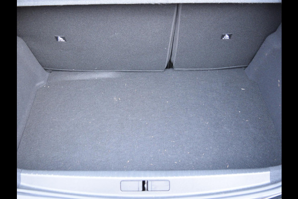 Peugeot e-208 EV Allure Avantage 51 kWh WARMTEPOMP | NAVI & CARPLAY | CAMERA MET SENSOREN |