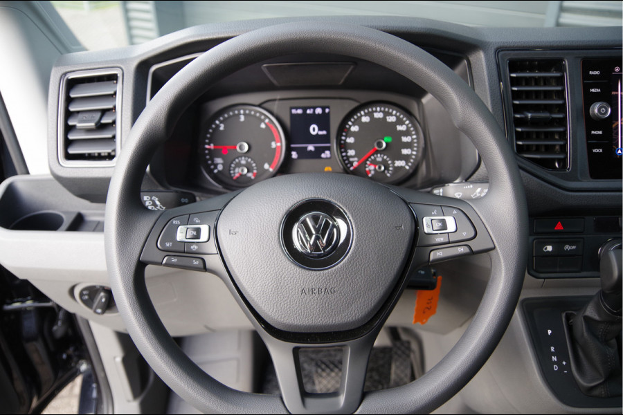 Volkswagen Crafter 35 2.0 TDI L3H3 177PK AUT. 2X SCHUIFDEUR, LED, TREKHAAK, STOELVERWARMING, CAMERA, NAVI, CRUISE, AIRCO, PARKEERSENSOREN, NIEUW!