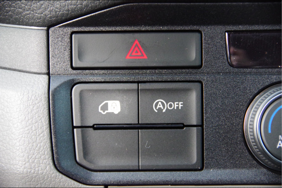 Volkswagen Crafter 35 2.0 TDI L3H3 177PK AUT. 2X SCHUIFDEUR, LED, TREKHAAK, STOELVERWARMING, CAMERA, NAVI, CRUISE, AIRCO, PARKEERSENSOREN, NIEUW!