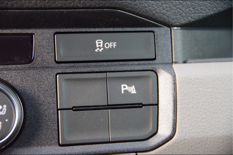 Volkswagen Crafter 35 2.0 TDI L3H3 177PK AUT. 2X SCHUIFDEUR, LED, TREKHAAK, STOELVERWARMING, CAMERA, NAVI, CRUISE, AIRCO, PARKEERSENSOREN, NIEUW!