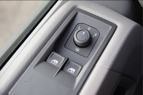 Volkswagen Crafter 35 2.0 TDI L3H3 177PK AUT. 2X SCHUIFDEUR, LED, TREKHAAK, STOELVERWARMING, CAMERA, NAVI, CRUISE, AIRCO, PARKEERSENSOREN, NIEUW!