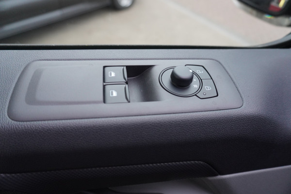 Ford Transit Custom 320L 2.0 TDCI 150PK L2H1 Trend Dubbelcabine Schuifdeur L/R Nr. V135 | Airco | Cruise | Navi | Camera