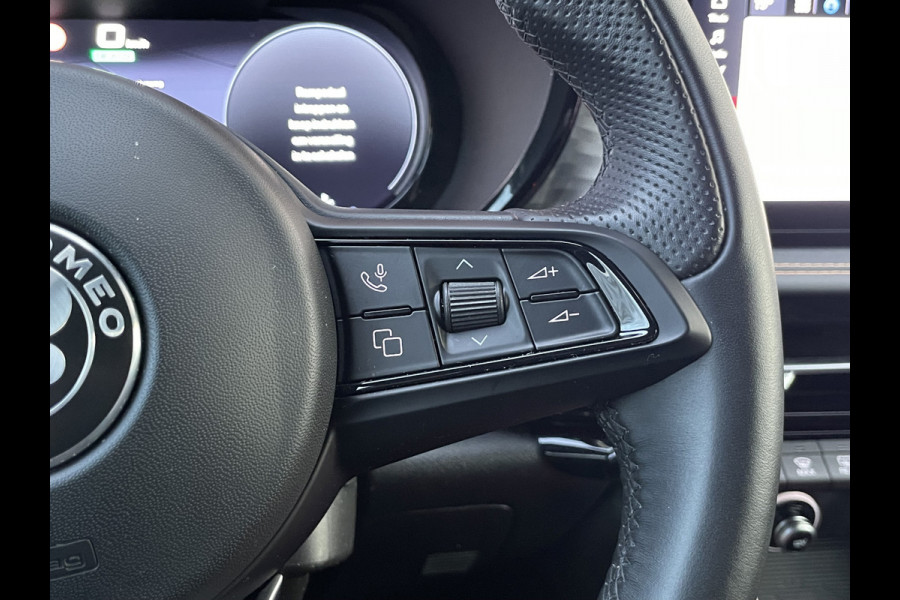 Alfa Romeo Tonale 1.3T PHEV Ti | Camera |