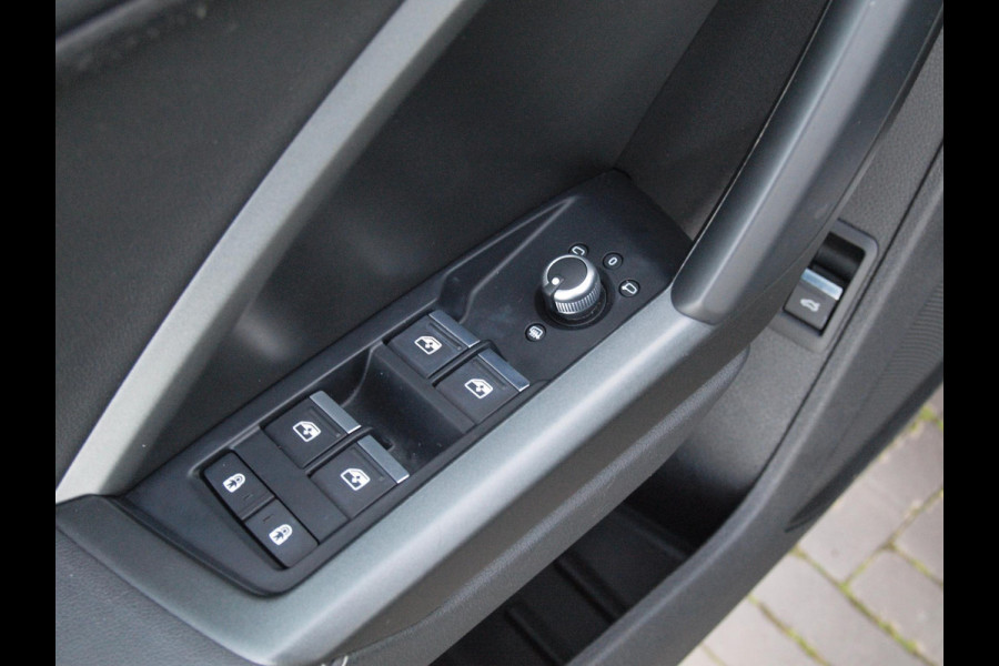 Audi Q3 Sportback 45 TFSI e S Edition | S-Line | 20 Inch | Black Optic Pakket | NL-Auto