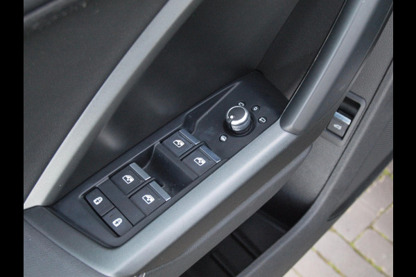 Audi Q3 Sportback 45 TFSI e S Edition | S-Line | 20 Inch | Black Optic Pakket | NL-Auto