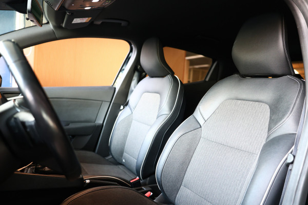 Renault Clio 1.3 TCe Intens AUTOMAAT NAVI CARPLAY CAMERA PDC '20