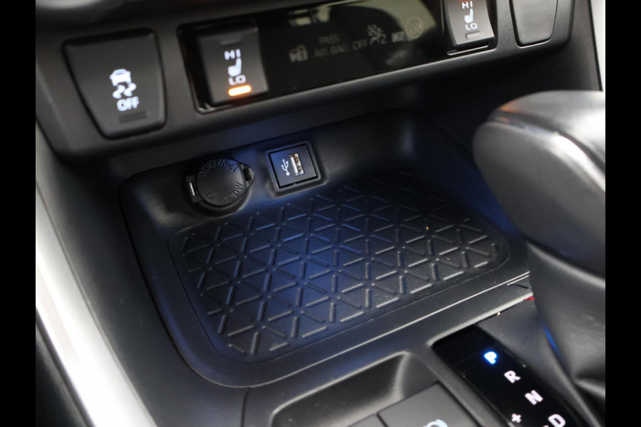 Toyota RAV4 2.5 PLUG-IN HYBRID AWD 4WD 306 PK *12.058 KM* + STOELVERW. V+A | STUURVERW. | CAMERA |