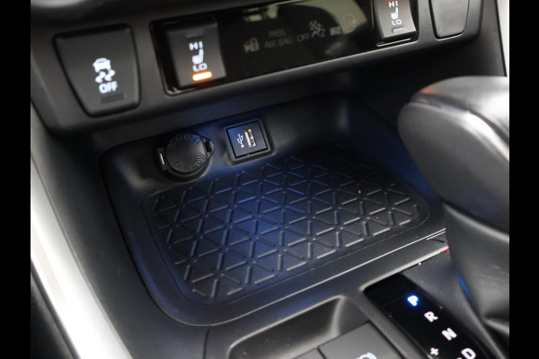 Toyota RAV4 2.5 PLUG-IN HYBRID AWD 4WD 306 PK *12.058 KM* + STOELVERW. V+A | STUURVERW. | CAMERA |