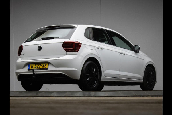 Volkswagen Polo 1.0 TSI Comfortline Sport (APPLE CARPLAY,GROOT NAVI,LED,CRUISE,TREKHAAK,DAB,SPORTSTOELEN,NETTE STAAT)
